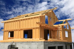 Maison  ossature bois en construction sur soubassement bton