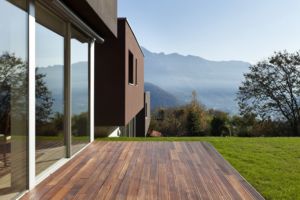 terrasse bois ouverte sur jardin